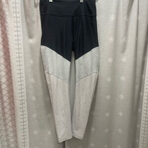 Colorblock Leggings in Black and Gray